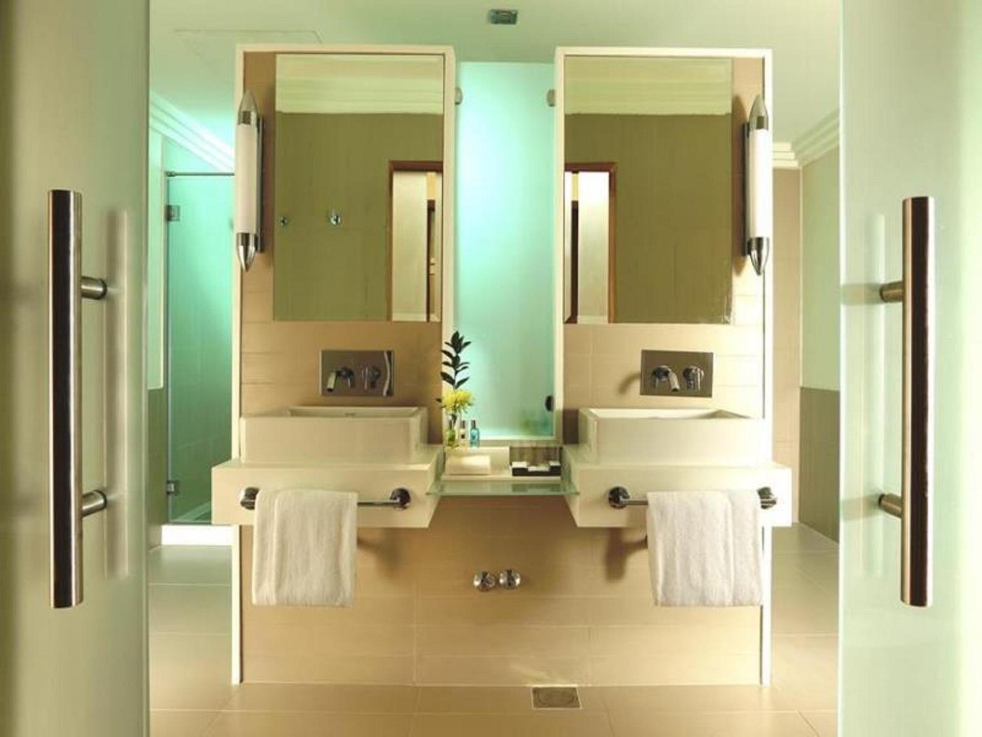 Executive Deluxe Suite, complimentary shuttle to DXB Airport Terminal 1 & 3,1005015616:JPEG